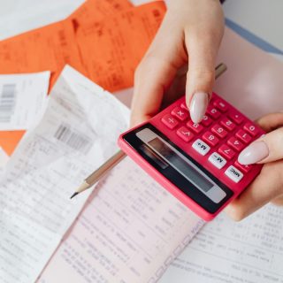 financien_pexels-karola-g-7680696