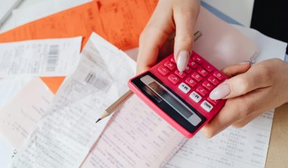 financien_pexels-karola-g-7680696