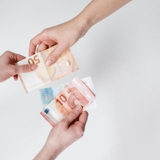geldverdelen_pexels-cottonbro-3943746