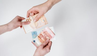 geldverdelen_pexels-cottonbro-3943746