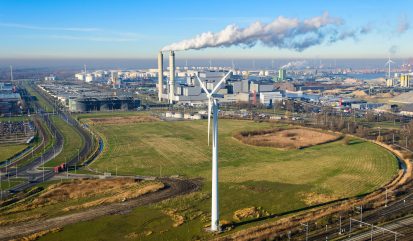 Nederland, Noord-Holland, Amsterdam, 11-12-2013; Westelijk Havengebied, Westpoort en  Westpoortweg. Rokende schoorstenen van AEB Afval Energie Bedrijf.
Amsterdam western harbor area with smoking chimneys of AEB Waste and Energy Company (Waste Fired Power Plant).
luchtfoto (toeslag op standaard tarieven);
aerial photo (additional fee required);
copyright foto/photo Siebe Swart.