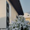 Heat pump near a modern cottage. Modern technologies in heating.; Shutterstock ID 2420268953; purchase_order: EMT; job: warmtepomp isoleren; client: