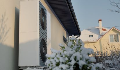 Heat pump near a modern cottage. Modern technologies in heating.; Shutterstock ID 2420268953; purchase_order: EMT; job: warmtepomp isoleren; client: